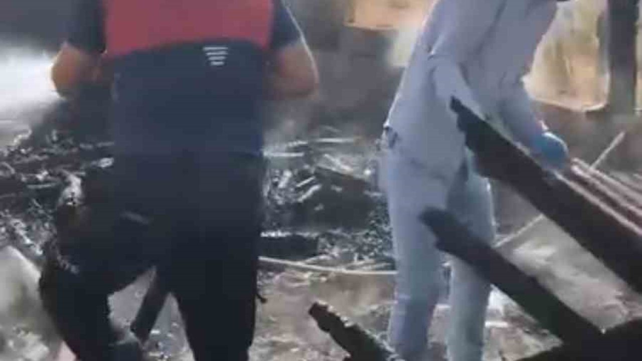 Hakkari’de çıkan yangında bir ev kullanılamaz hale geldi