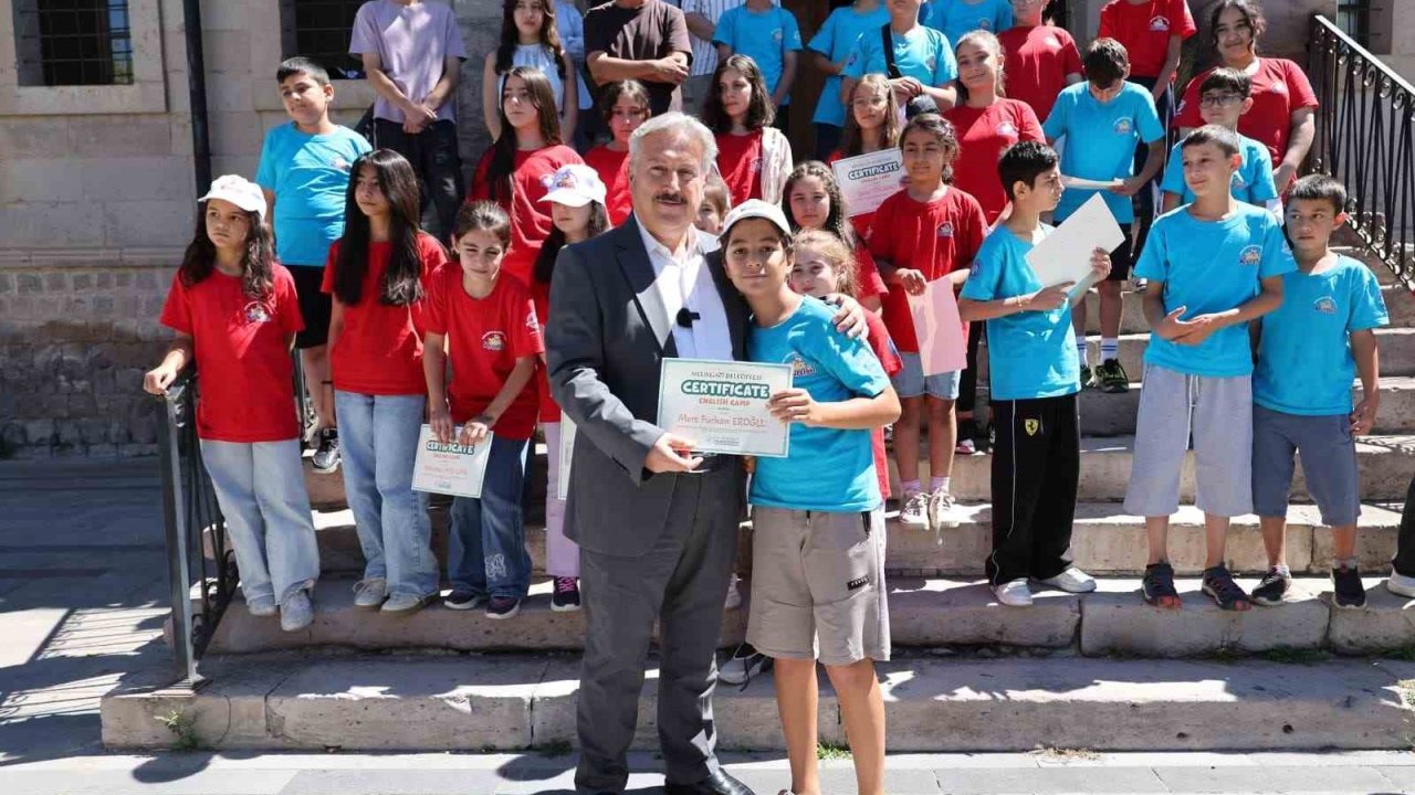 Çocuklar Melikgazi’nin İngilizce kampında hem öğrendi hem eğlendi