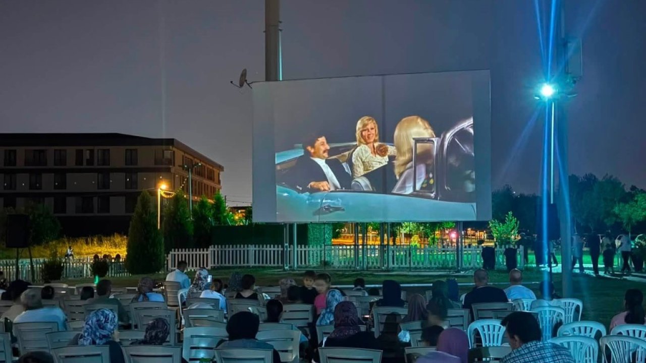 Kartepe’de açık havada sinema keyfi