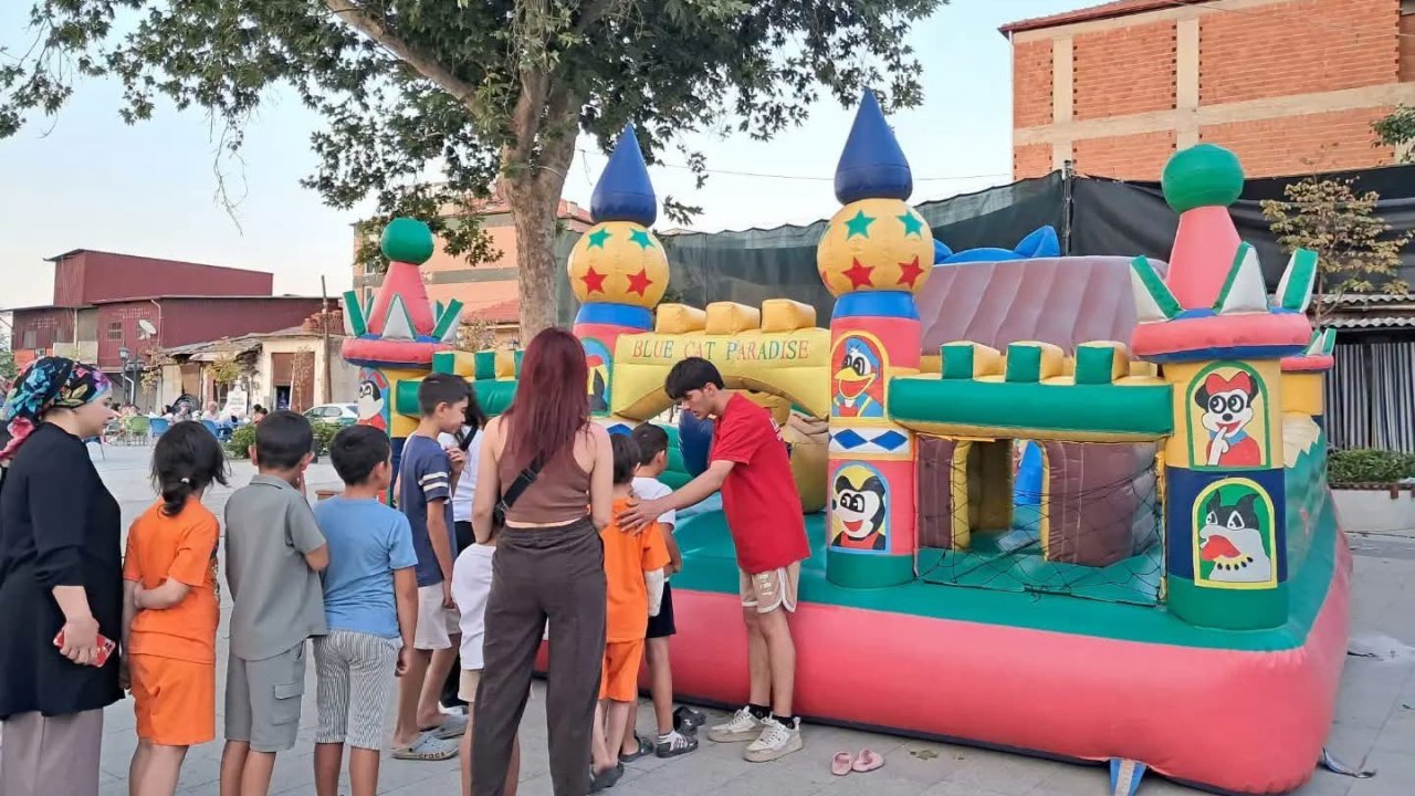 Sarıgöl’de çocukların yüzü şenlikle güldü