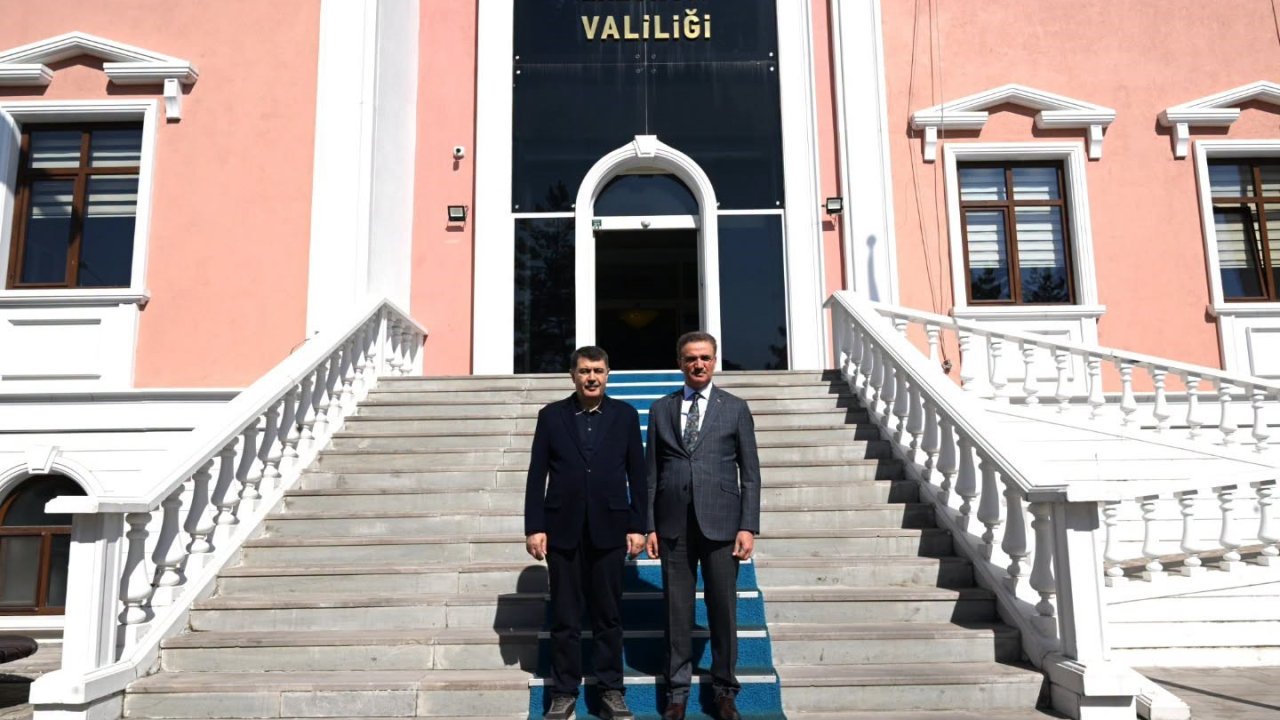 Vasip Şahin Erzurum’da
