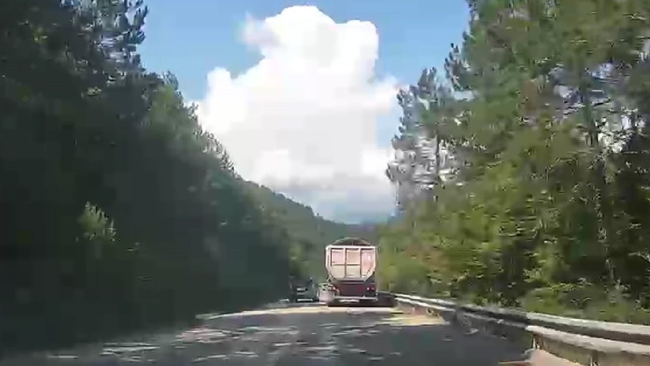 Karabük’te hatalı sollama yapan sürücüler kazaya davetiye çıkardı