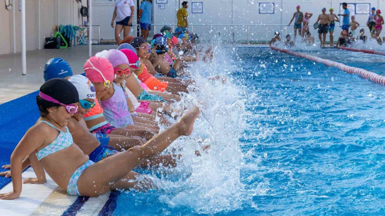 Mersin’de yüzme kurslarından bin 330 kişi faydalandı