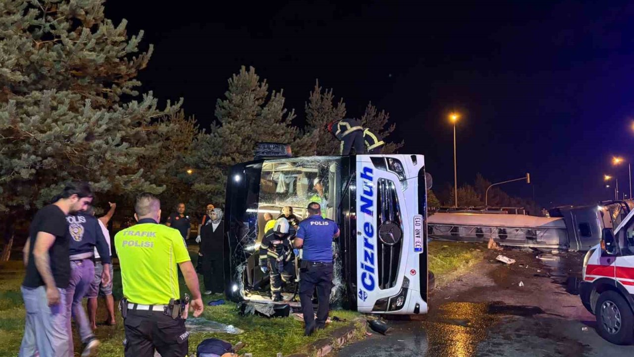 Kayseri’de yolcu otobüsü yakıt tankeri ile çarpıştı, yaralılar var.