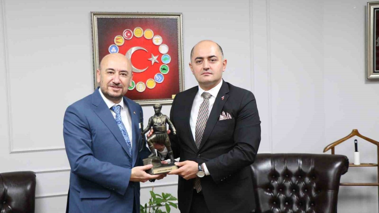 AYTO’dan Başsavcı Arısoy’a Aydın inciri ve efe hediyesi
