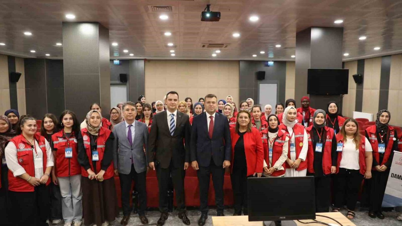 Damla Gönüllülük Hareketi gençleri Niğde Valiliği’nde ağırlandı