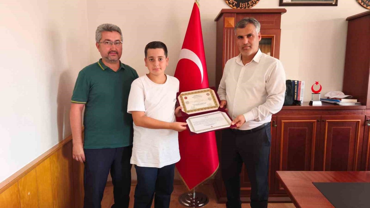 Nazilli’de hafızlığını tamamlayan öğrencilere belgeleri verildi