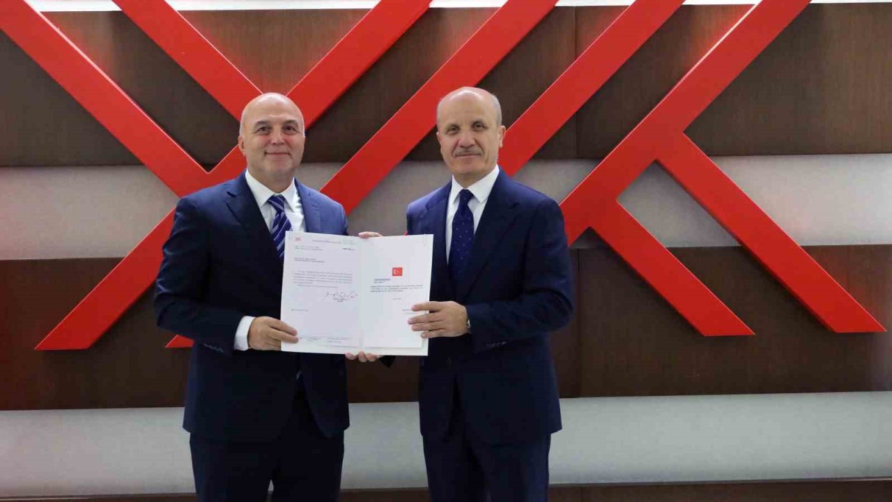 Rektör Ulusoy, mazbatasını YÖK Başkanı Prof. Dr. Erol Özvar’dan aldı