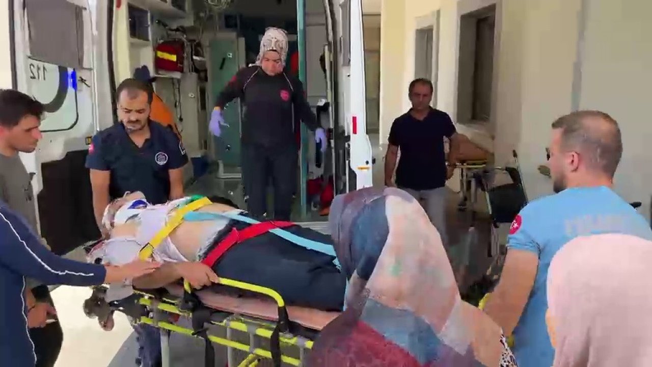 İki otomobil çarpıştı: 1’i çocuk 4 yaralı
