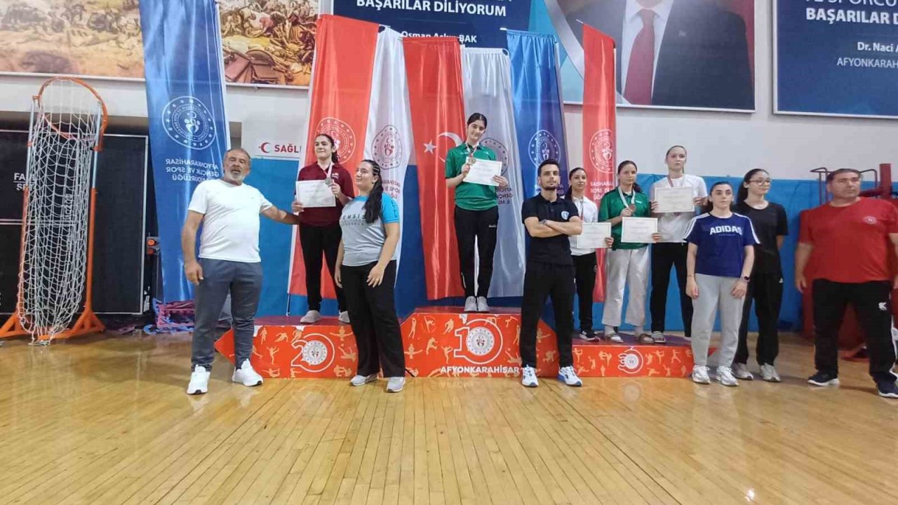 Kartepeli karateci Hayrunisa Sadan, ANALİG’de Türkiye şampiyonu oldu