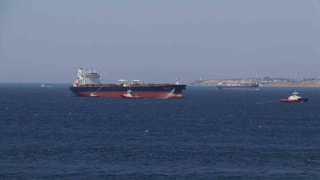 Boş ham petrol tankeri Çanakkale önlerinde dümen arızası yaptı