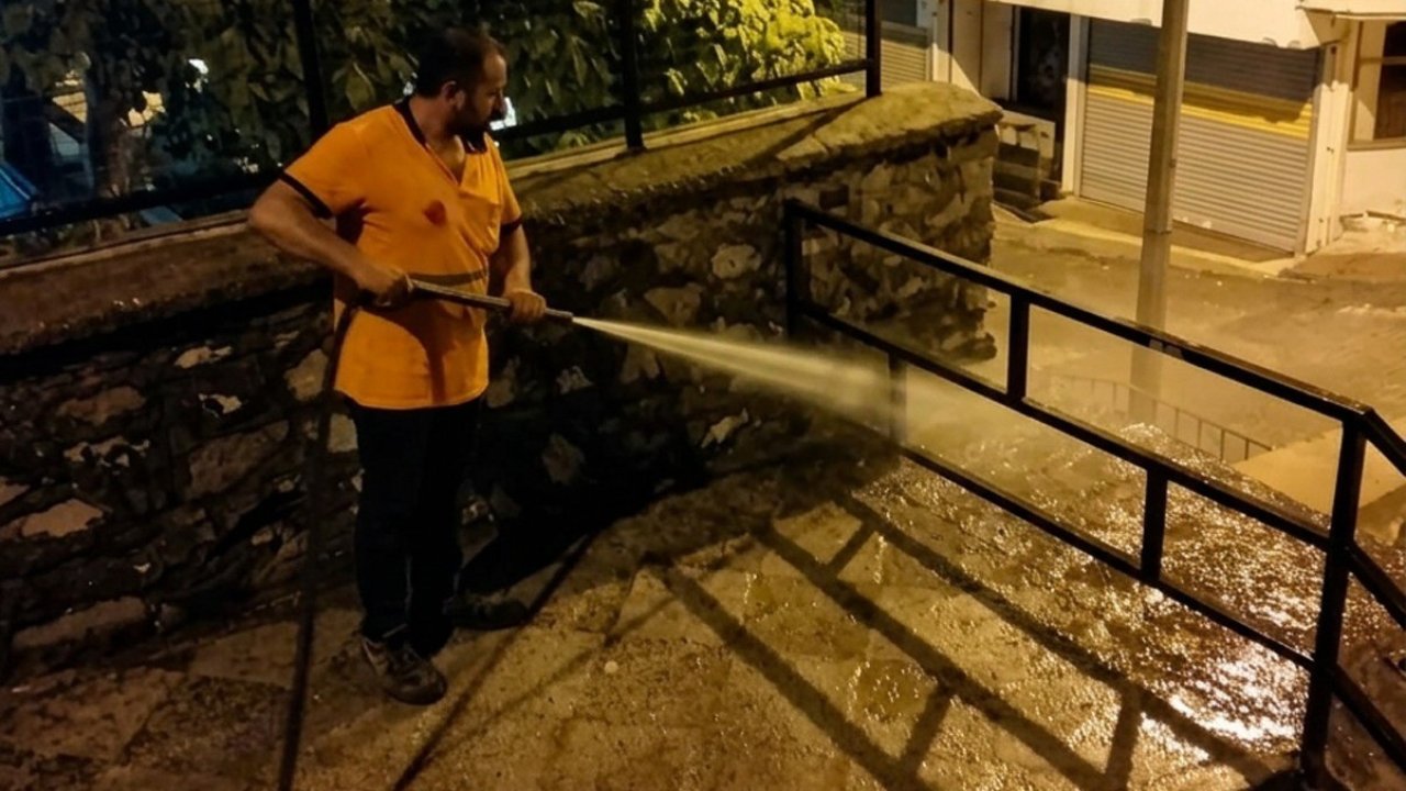 Efeler’de temizlik çalışmaları aralıksız sürüyor