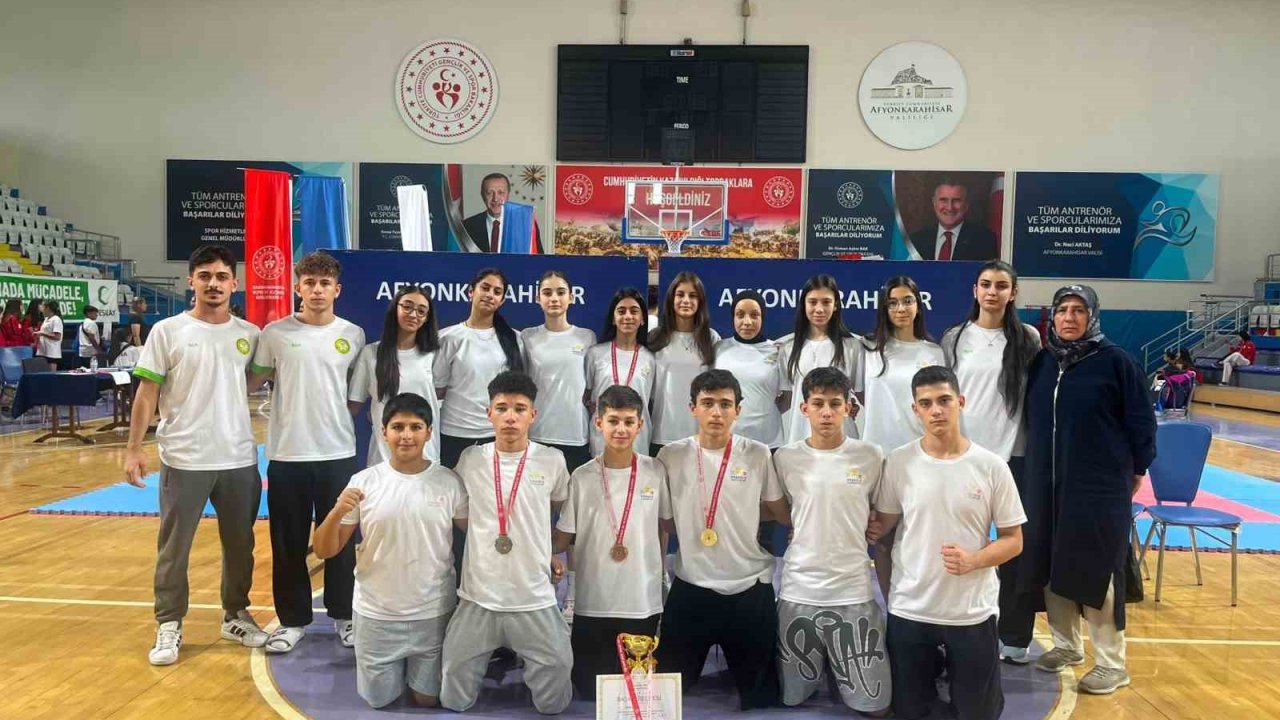 Manisa BBSK karate takım halinde Türkiye üçüncüsü oldu