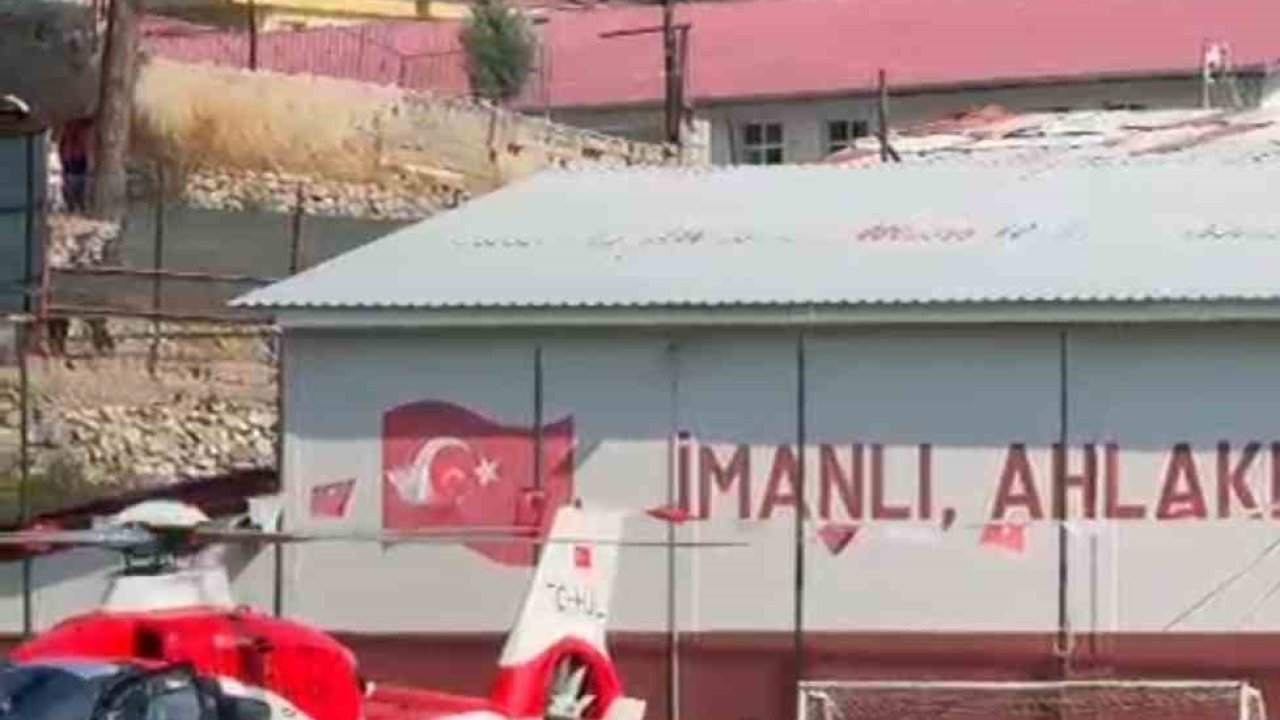 Kalp krizi geçiren vatandaş helikopter ambulansla hastaneye kaldırıldı