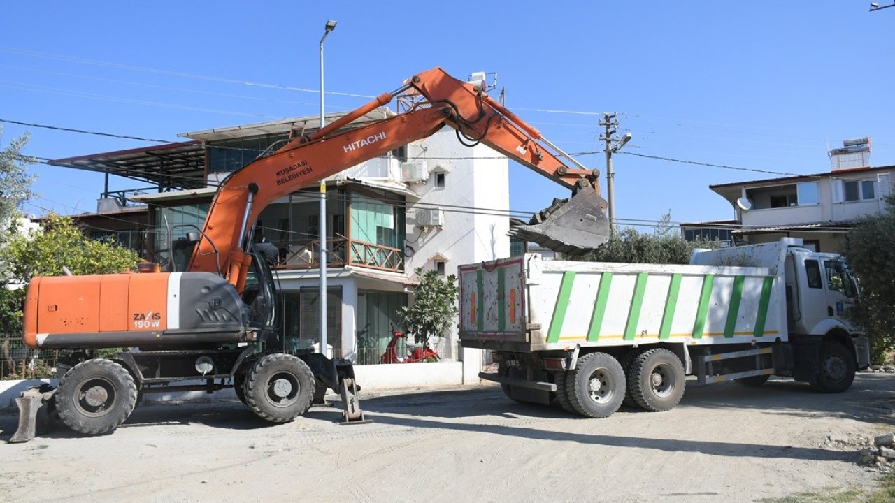 Kuşadası’nda 12 bin metrekarelik yeni yol çalışması başladı