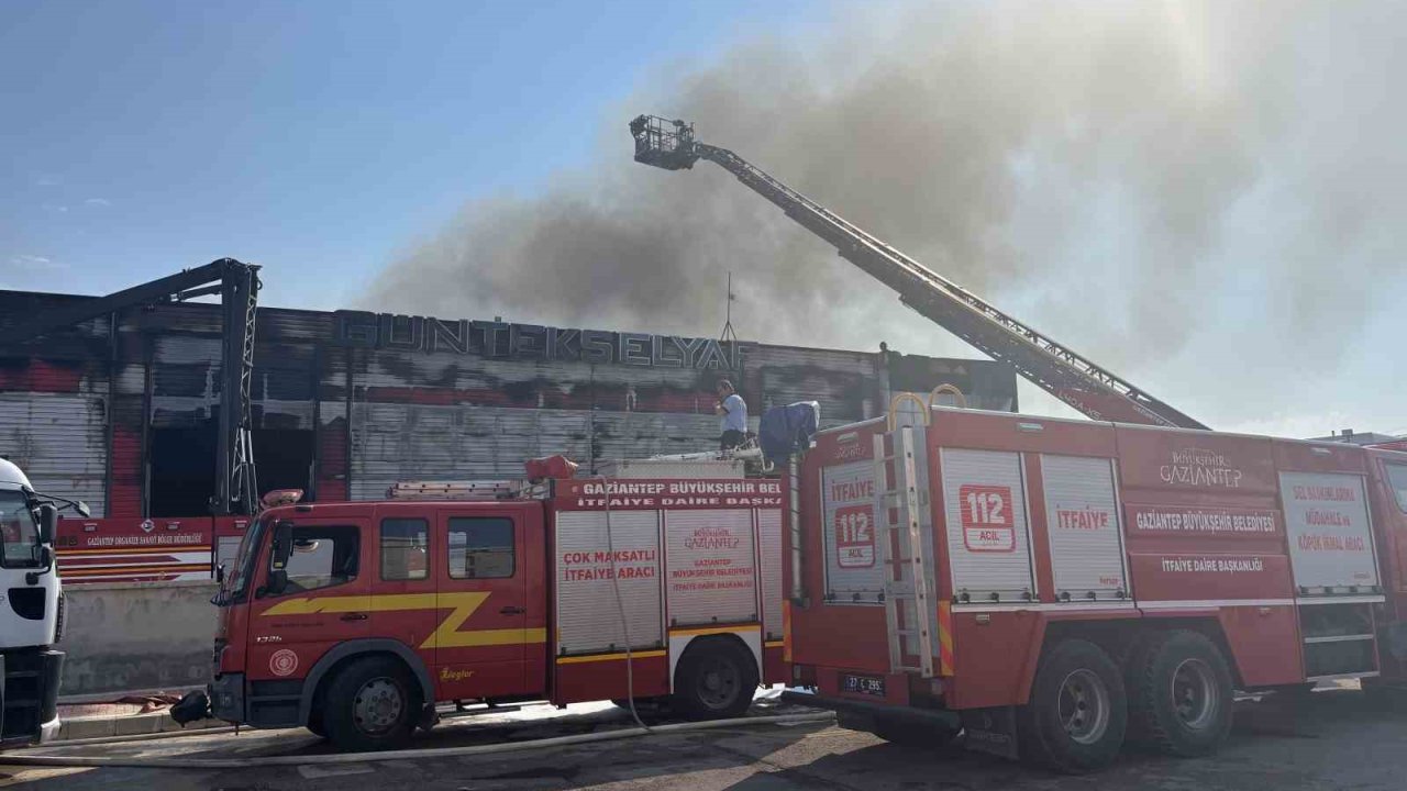 Gaziantep’te fabrika yangını söndürüldü