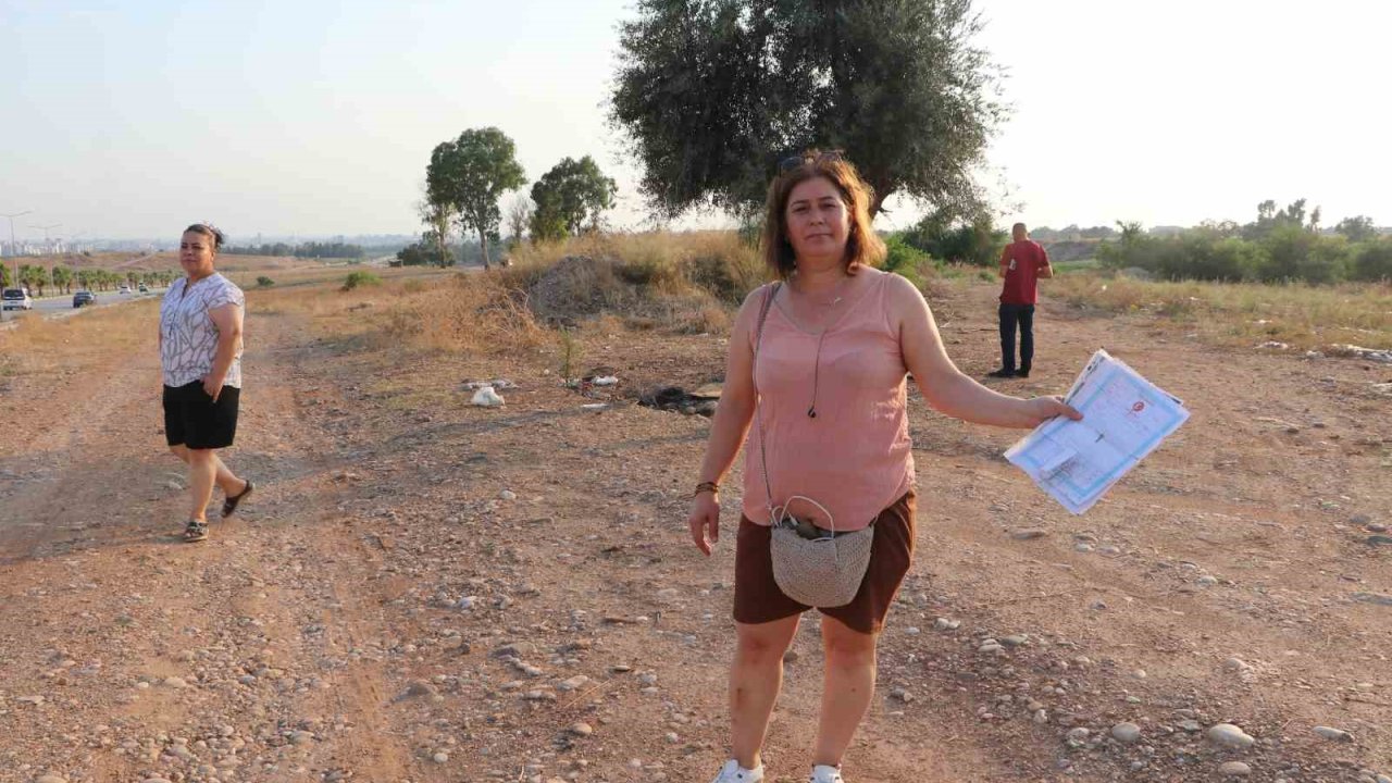 Üniversite yıllarca araziyi işgal etti, belediye istimlak etmeden bulvar geçirdi, şimdi de başkası karpuz ekti