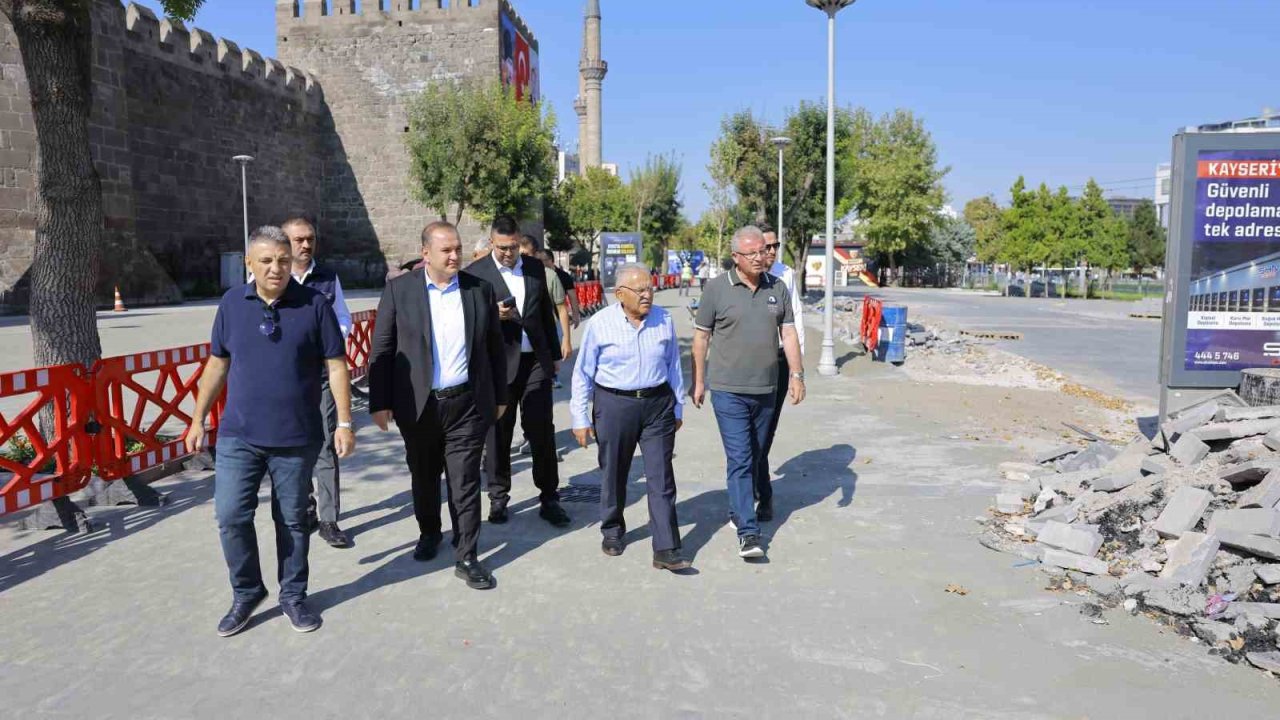Başkan Büyükkılıç’tan Cumhuriyet Meydanı ve Yeraltı Çarşısı’ndaki yatırımlara yakın takip