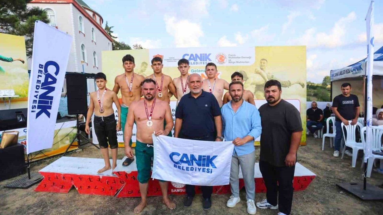Canik güreşlerinde Başpehlivan Recep Taslak