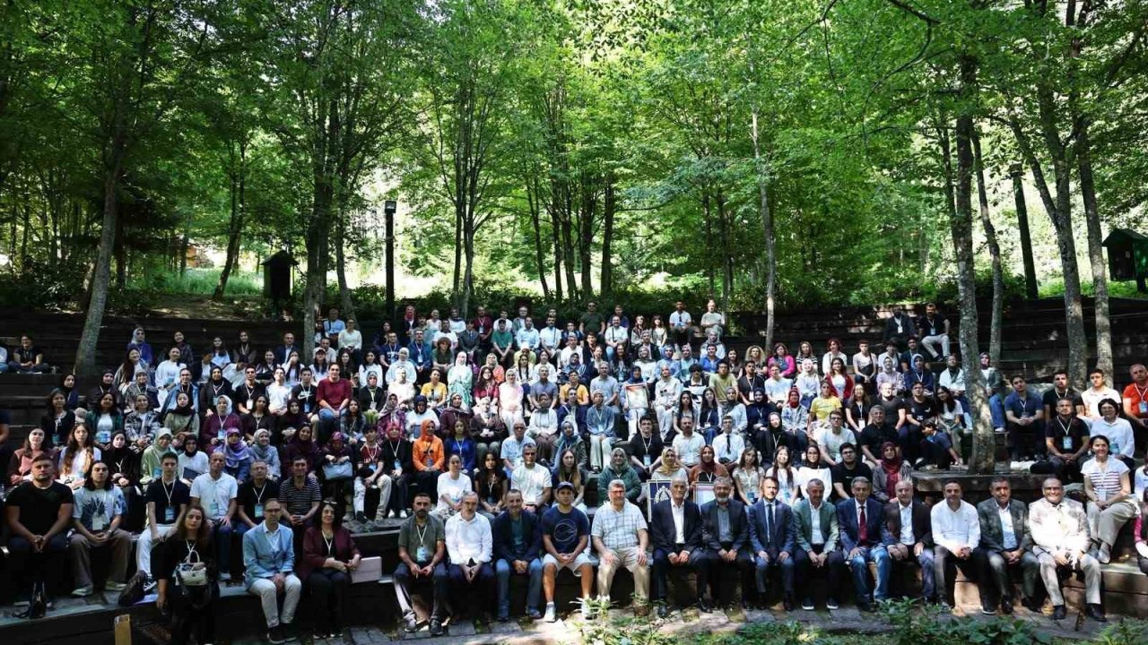 Başiskele’de gençleri buluşturan edebiyat kampı