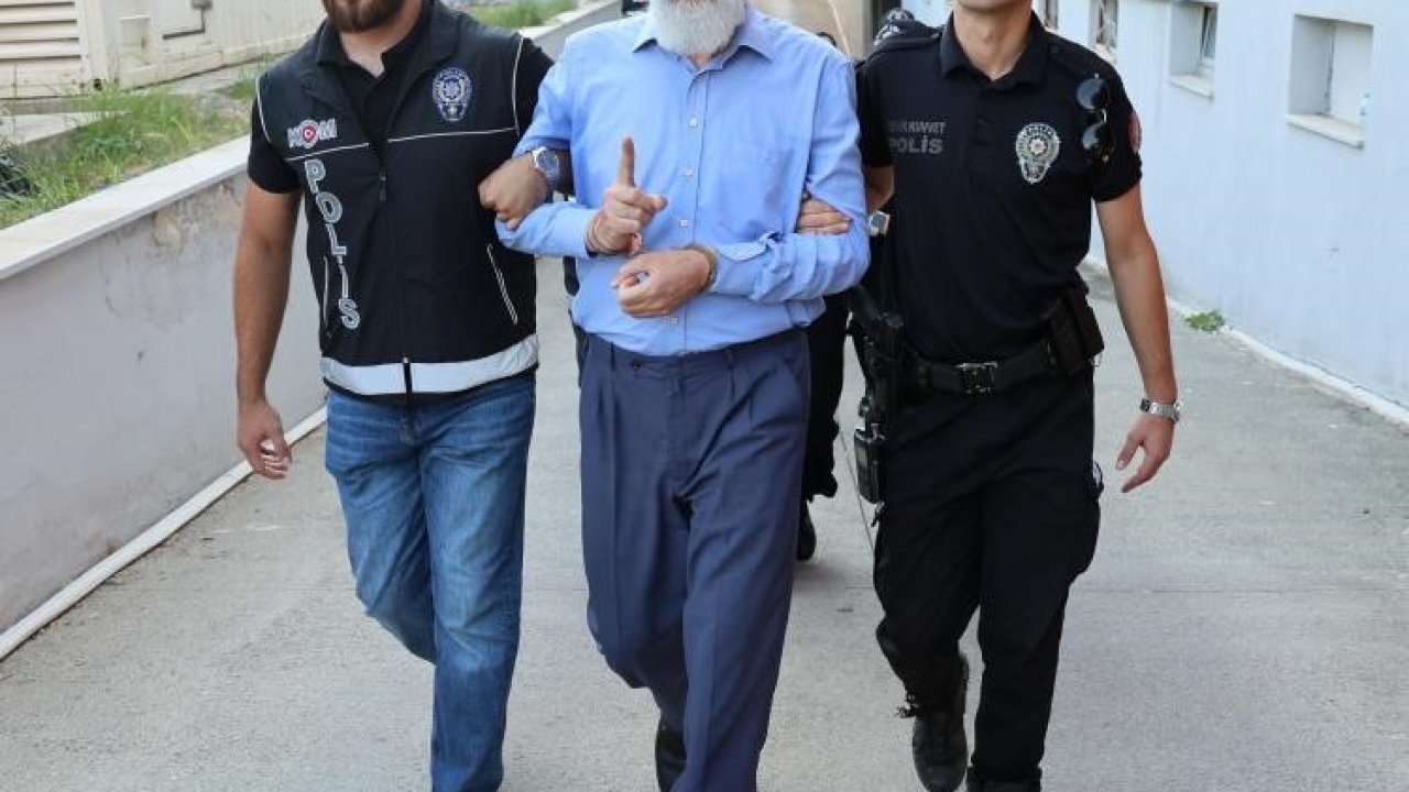 Alparslan Kuytul, kendinden habersiz hareket eden örgüt üyesinin sırtında sopa kırmış