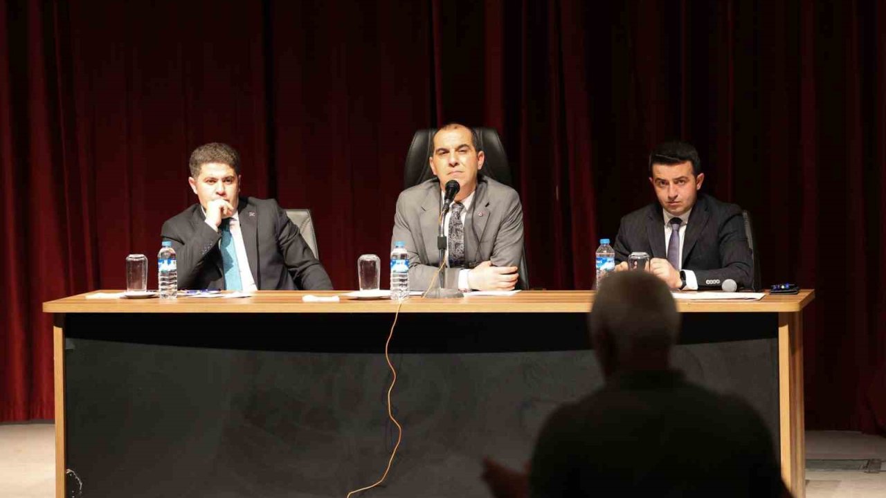 Iğdır Valisi Taşolar, muhtarların taleplerini dinledi