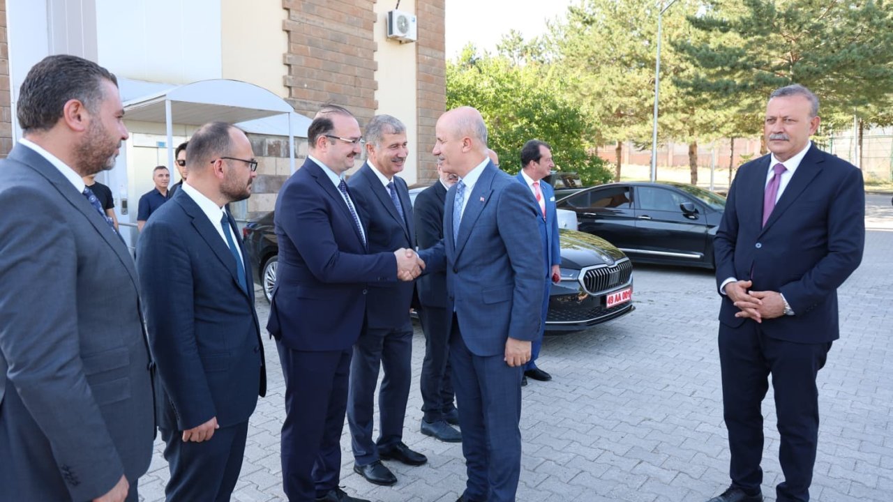 YÖK Başkanı Özvar, bölge üniversiteleri rektörleriyle Ahlat’ta bir araya geldi