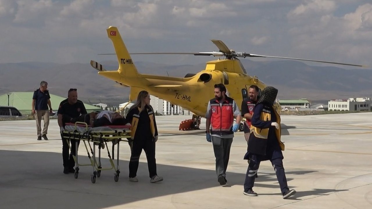 Ambulans helikopter traktör altında kalan genç için havalandı
