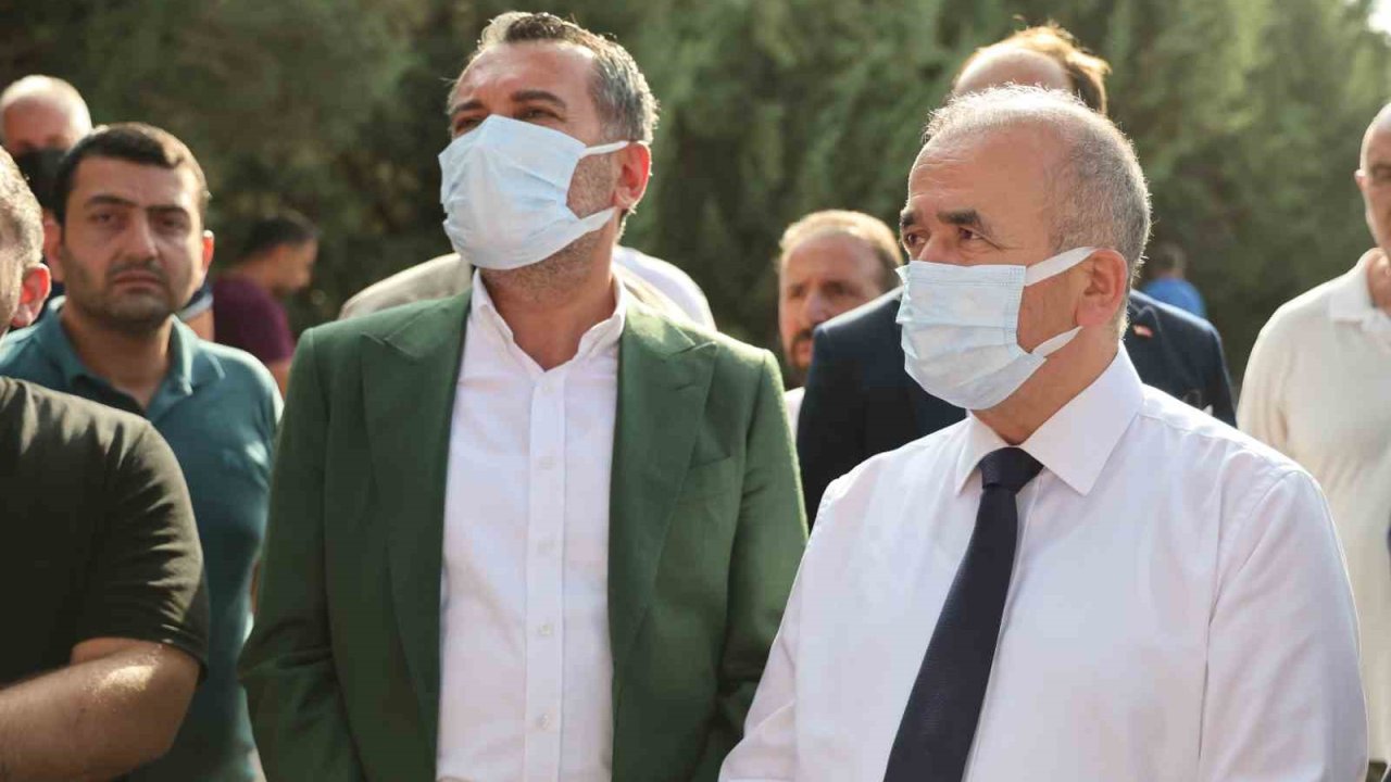 Vali Hatipoğlu yangın bölgesinde: "İlk tespitlere göre 5 işçimiz hafif düzeyde yaralandı"