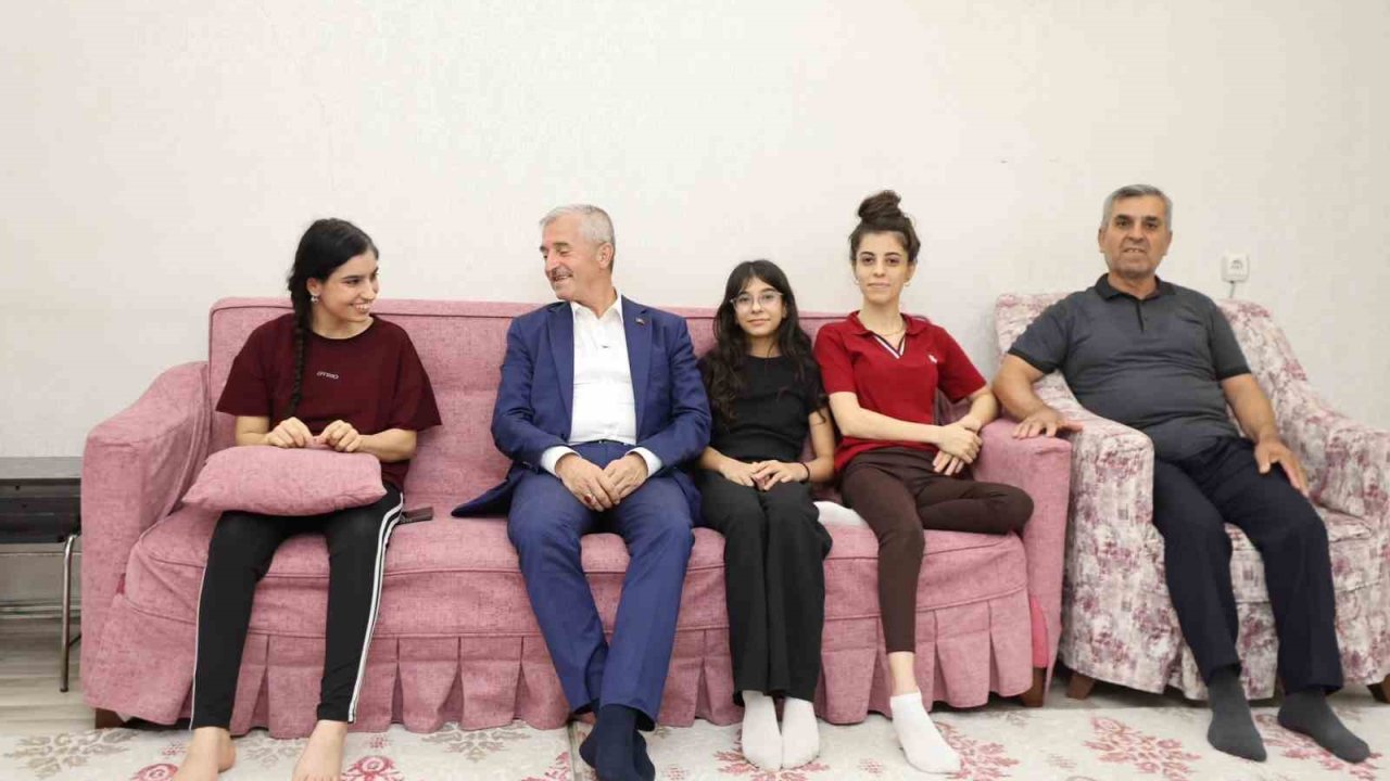 Mehmet Tahmazoğlu’ndan vatandaşlara ev ziyareti
