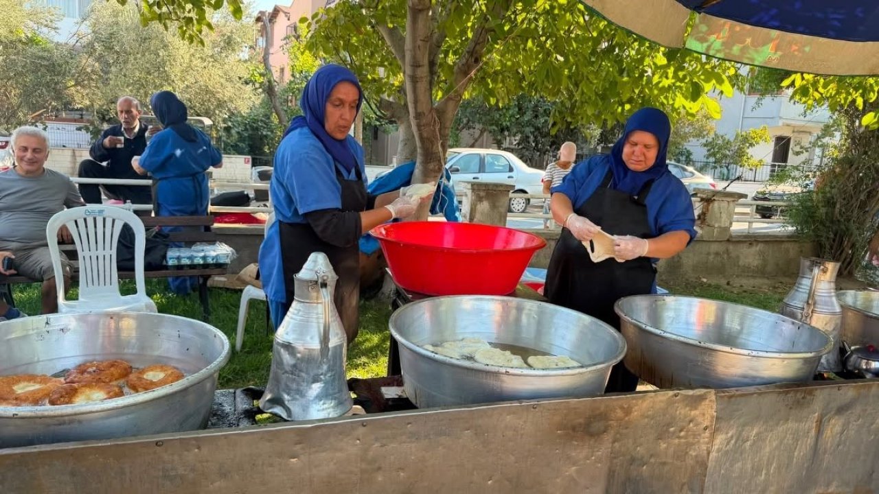 Burhaniye’de geleneksel lokma hayrı yapıldı