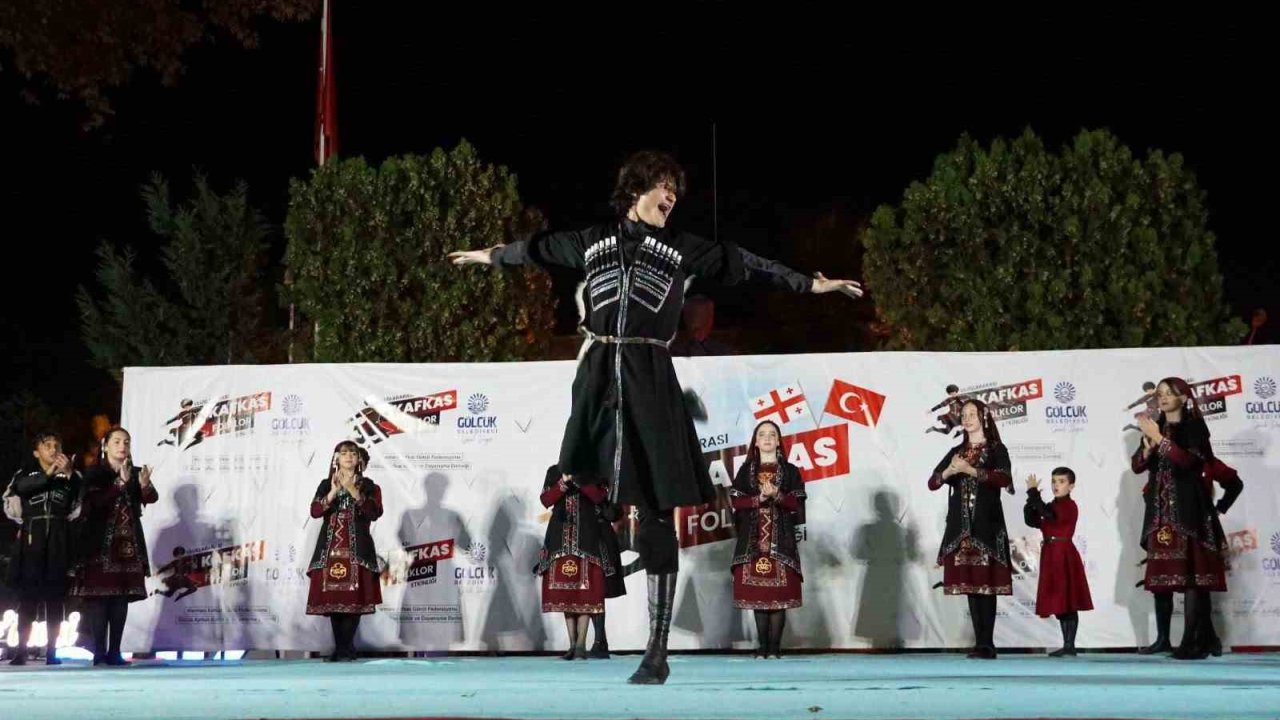 Gölcük’te folklor rüzgarı