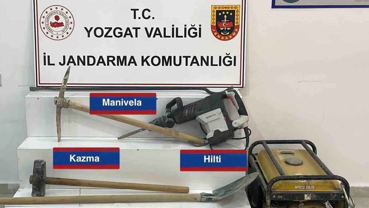 Kaçak kazı yapan 4 kişi yakalandı