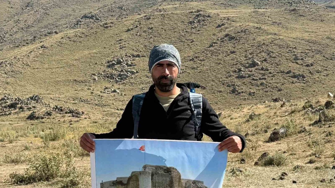 Elazığlı sporcudan Ağrı Dağı’nda 30 Ağustos Zafer Bayramı tırmanışı