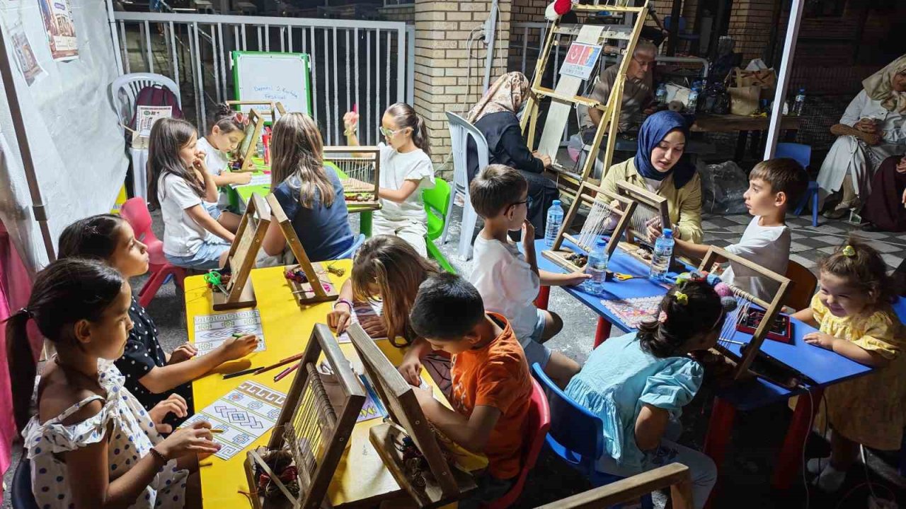 Minikler ilmek ilmek halı dokudu