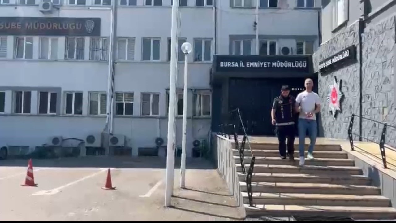 Çatıdan çatıya kaçmaya çalışırken yakalandı