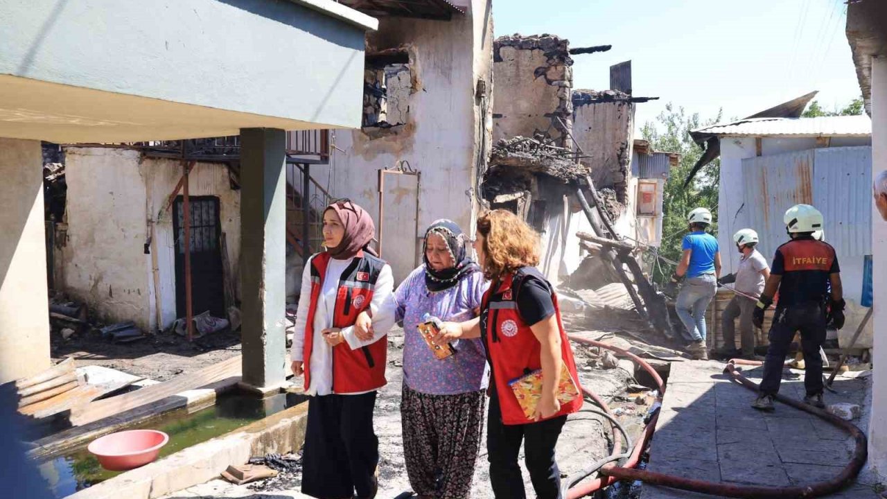 Kemaliye’deki yangından etkilenen vatandaşlara psikososyal destek