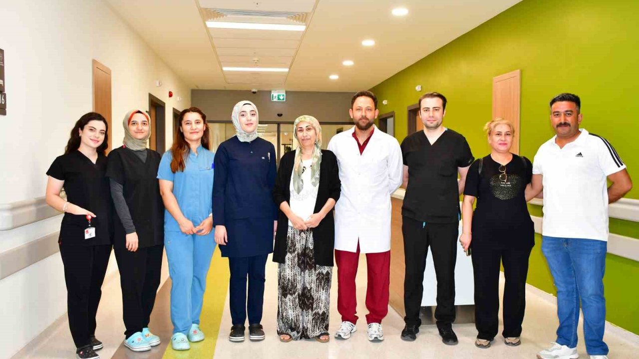 Karnından 20 kiloluk tümör çıkarılan hasta sağlığına kavuştu