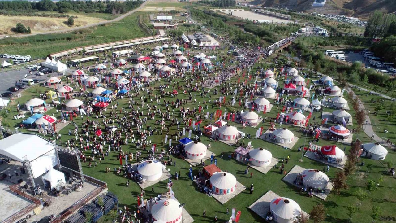 Kahramanmaraş’ın kültürel zenginlikleri Ahlat’ta dünyaya tanıtıldı