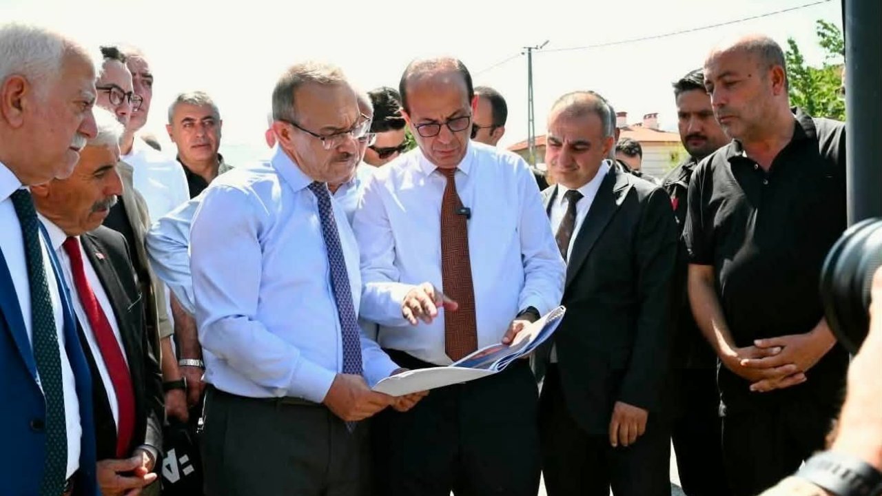 Vali Yavuz ile Büyükşehir Belediye Başkanı Er, Yeşilyurt’un tarihi bölgelerindeki yatırımları inceledi