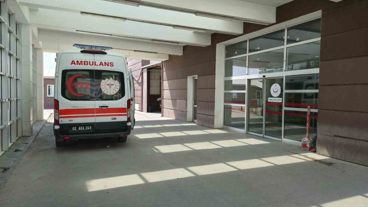 Parkta dengesini kaybeden kişi demire çarparak yaralandı