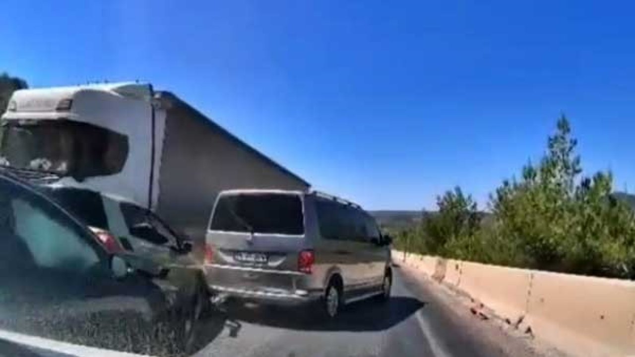 Milas’taki 5 araçlı kaza kameraya yansıdı