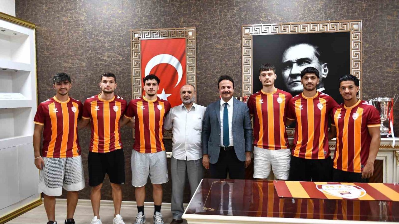 Malatya temsilcisinden gövde gösterisi: 6 yeni imza