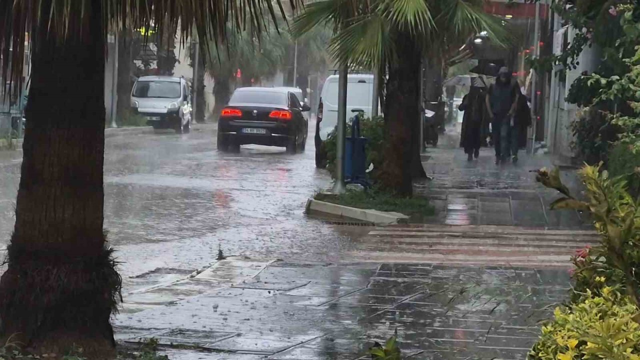 Bartın’da sağanak hayatı olumsuz etkiledi