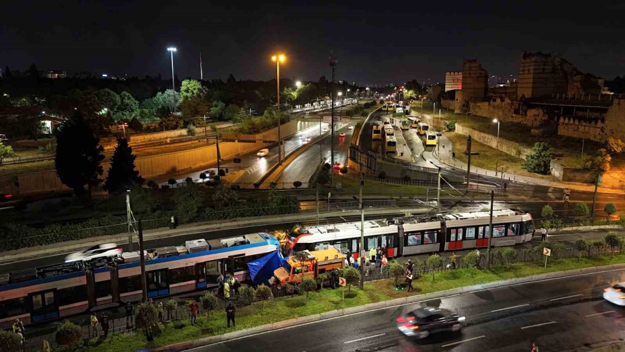 Zeytinburnu’nda iki tramvayın çarpıştığı kaza yeri havadan görüntülendi