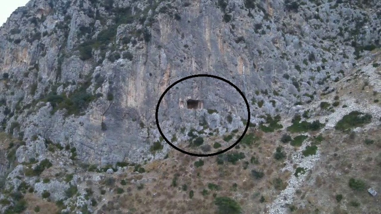 Dağ yüzeyindeki mağarada mahsur kalan şahıs kurtarıldı