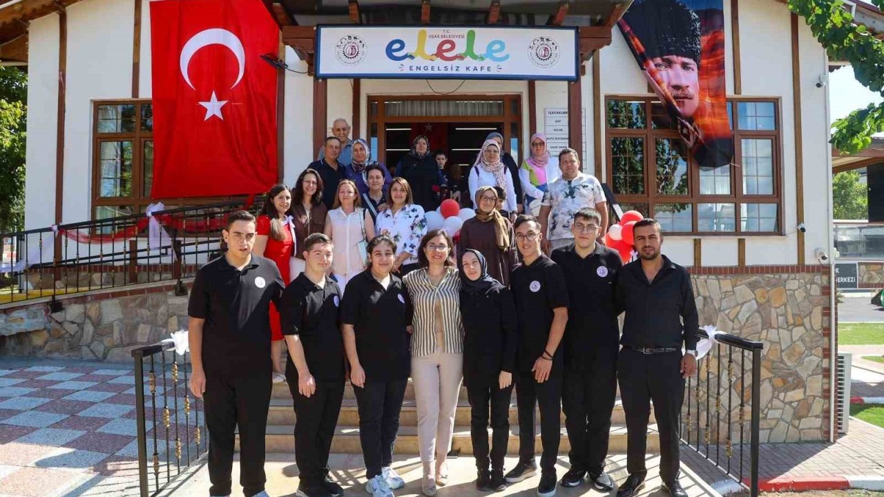 Uşak Belediyesi özel bireyleri iş hayatına kazandıran kafeyi hizmete açtı