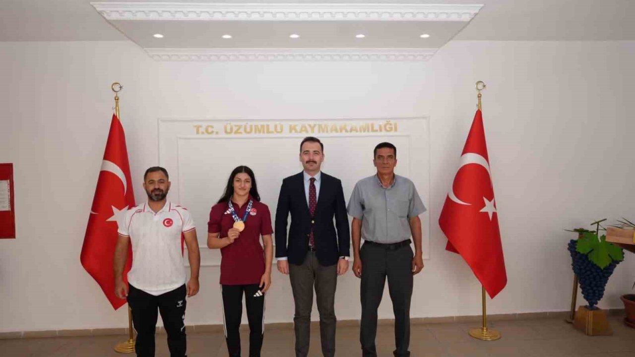 Şampiyon Elvira’ya tebrik