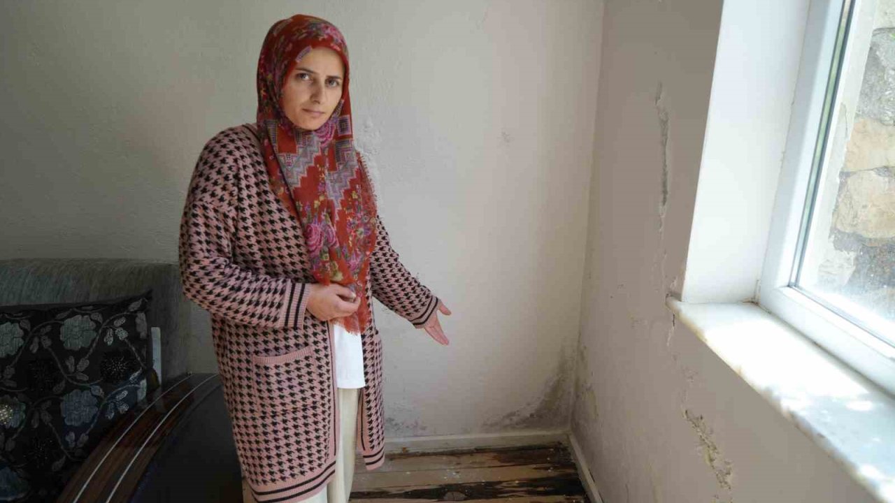 Bayburt’ta bir yıldır evlerden su çıkıyor: Duvarlar çatladı, aileler tedirgin