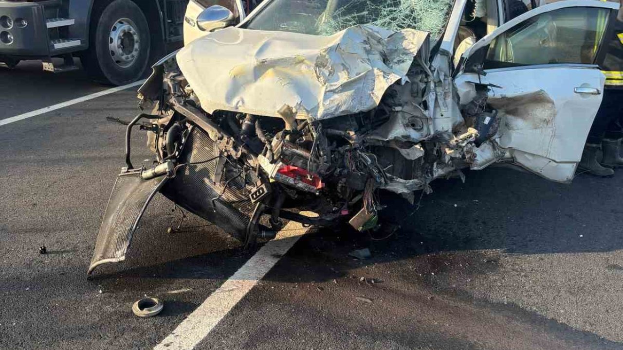 Çanakkale’de 2 otomobil kafa kafaya çarpıştı: 1 ölü